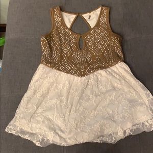 Gimmicks dressy tank.